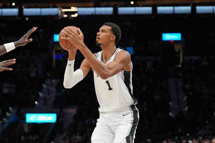 名嘴夏普:文班&恩比德太沉迷于投三分 NBA内线只有约基奇不这样